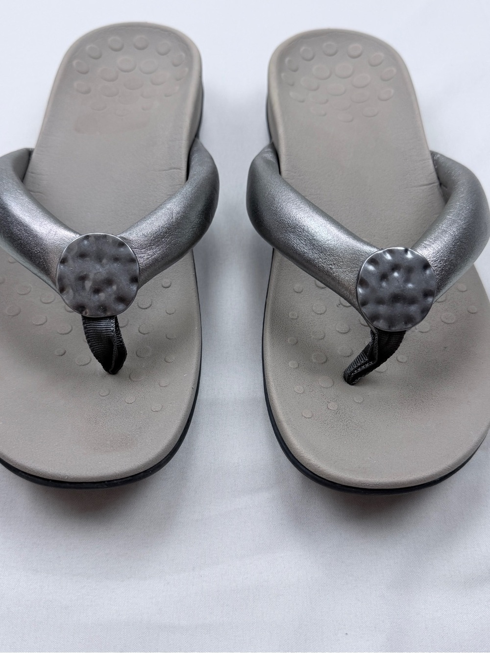 Vionic Luda Metallic Silver Thong Sandals - Picture 3 of 8